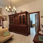 Dora Location Near Beaches Apartman